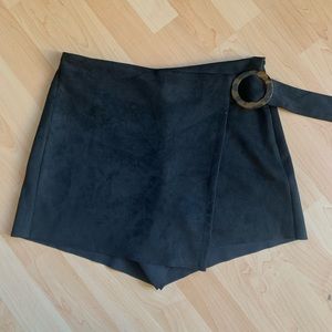 ZARA- suede skort